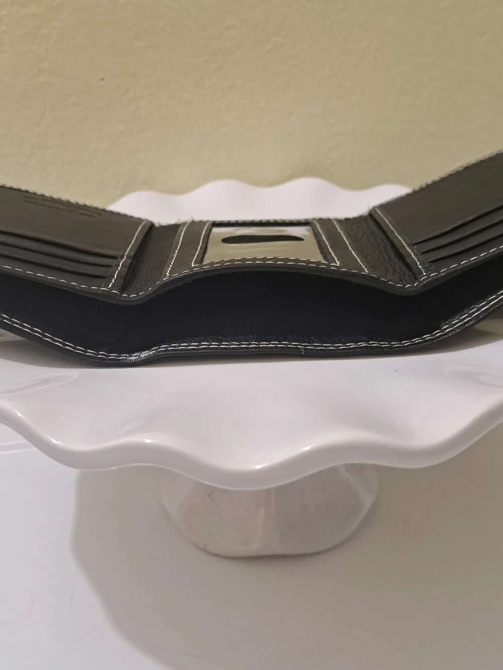 G. H. Bass & Co. Trifold Men's Genuine Leather Wallet